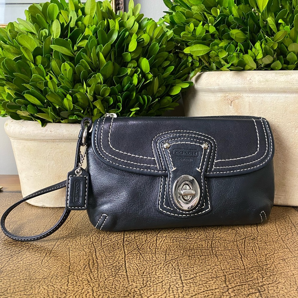 Coach Legacy Black Turnlock Wristlet Wallet
Clutch - Picture 12 of 12
